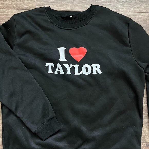 I LOVE TAYLOR Black Long Sleeve Crew Neck Sweatshirt Size XL - Picture 1 of 11